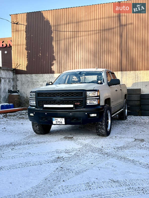 Пикап Chevrolet Silverado 2015 в Ровно