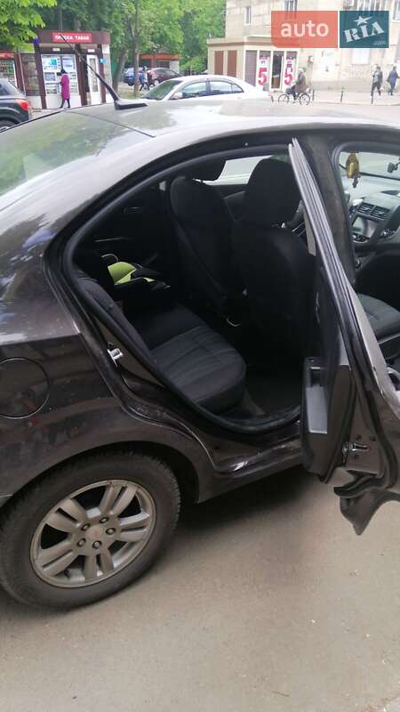 Седан Chevrolet Sonic 2013 в Запорожье