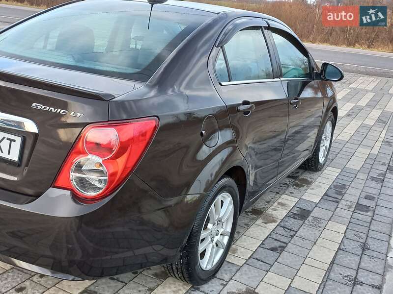 Седан Chevrolet Sonic 2014 в Львове