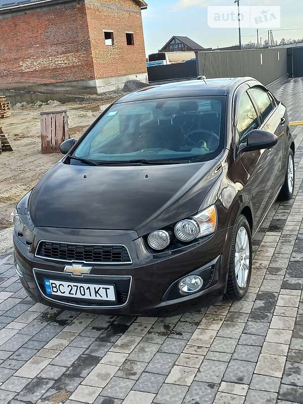 Седан Chevrolet Sonic 2014 в Львове