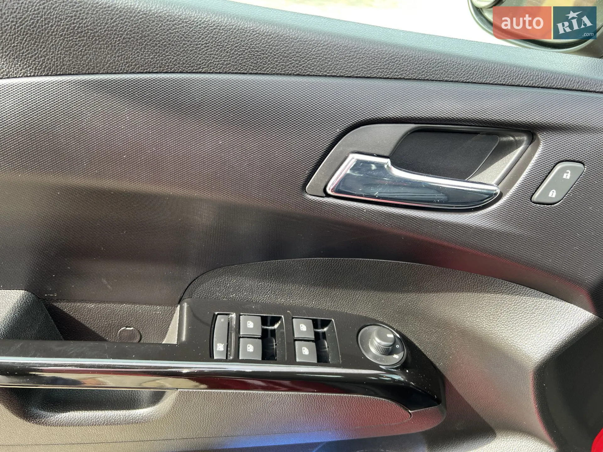 2018 Chevrolet Sonic - мініатюра 28