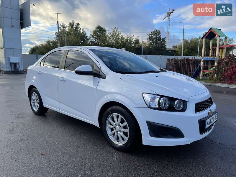 Седан Chevrolet Sonic 2017 в Киеве