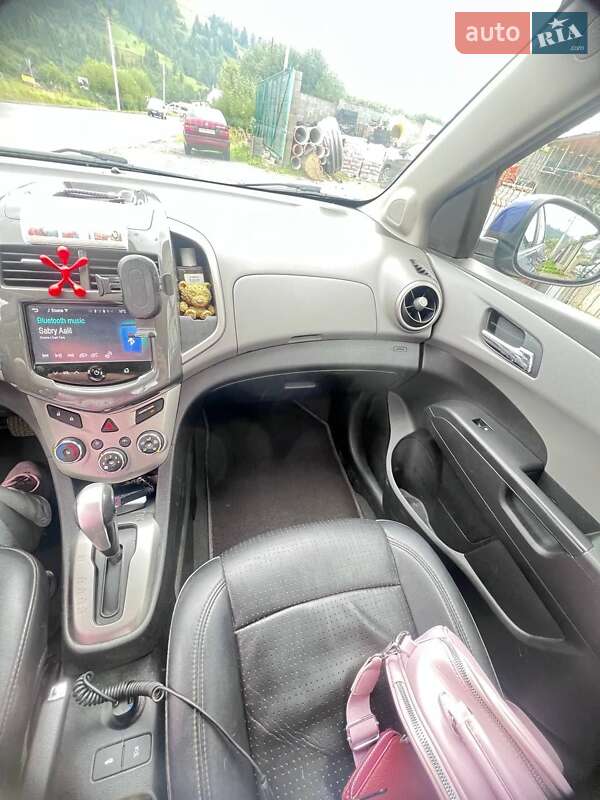 Седан Chevrolet Sonic 2014 в Воловце