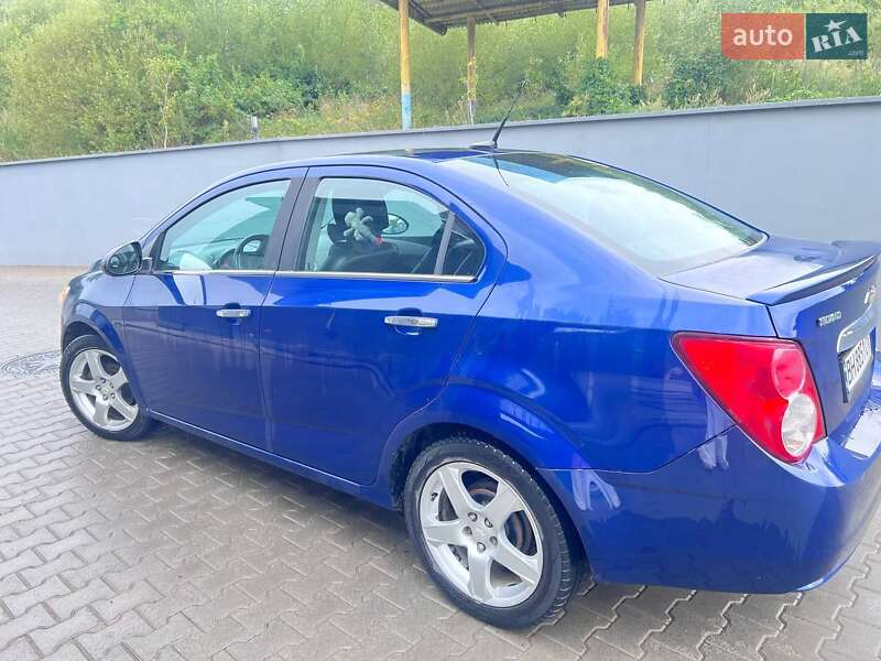 Седан Chevrolet Sonic 2014 в Воловце