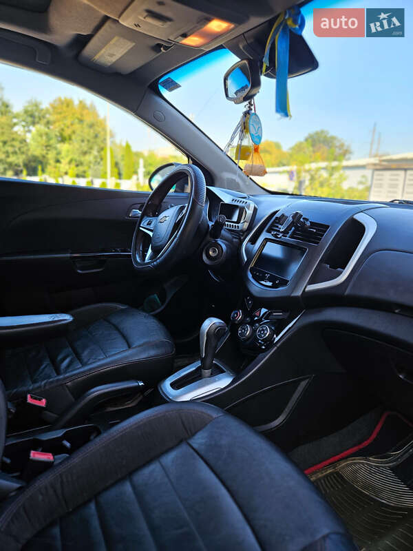 Хэтчбек Chevrolet Sonic 2013 в Львове