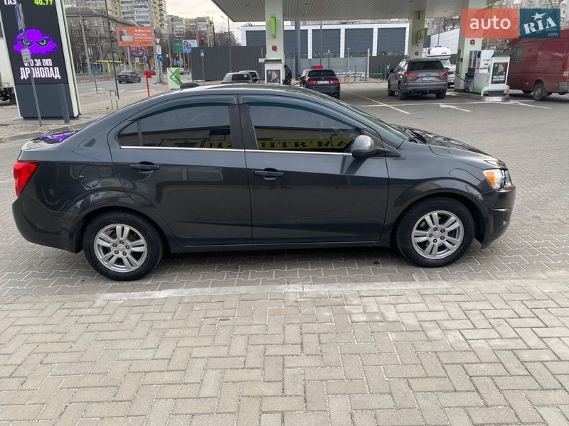 Седан Chevrolet Sonic 2015 в Дніпрі