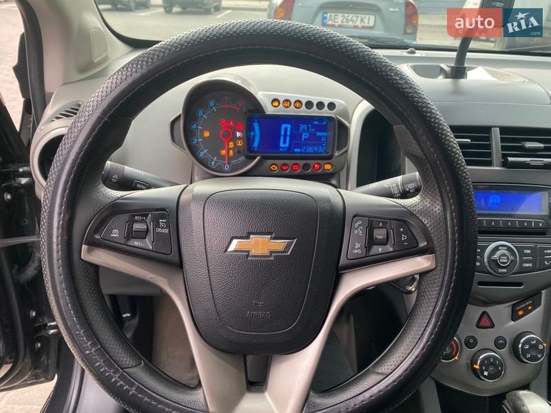Седан Chevrolet Sonic 2015 в Дніпрі