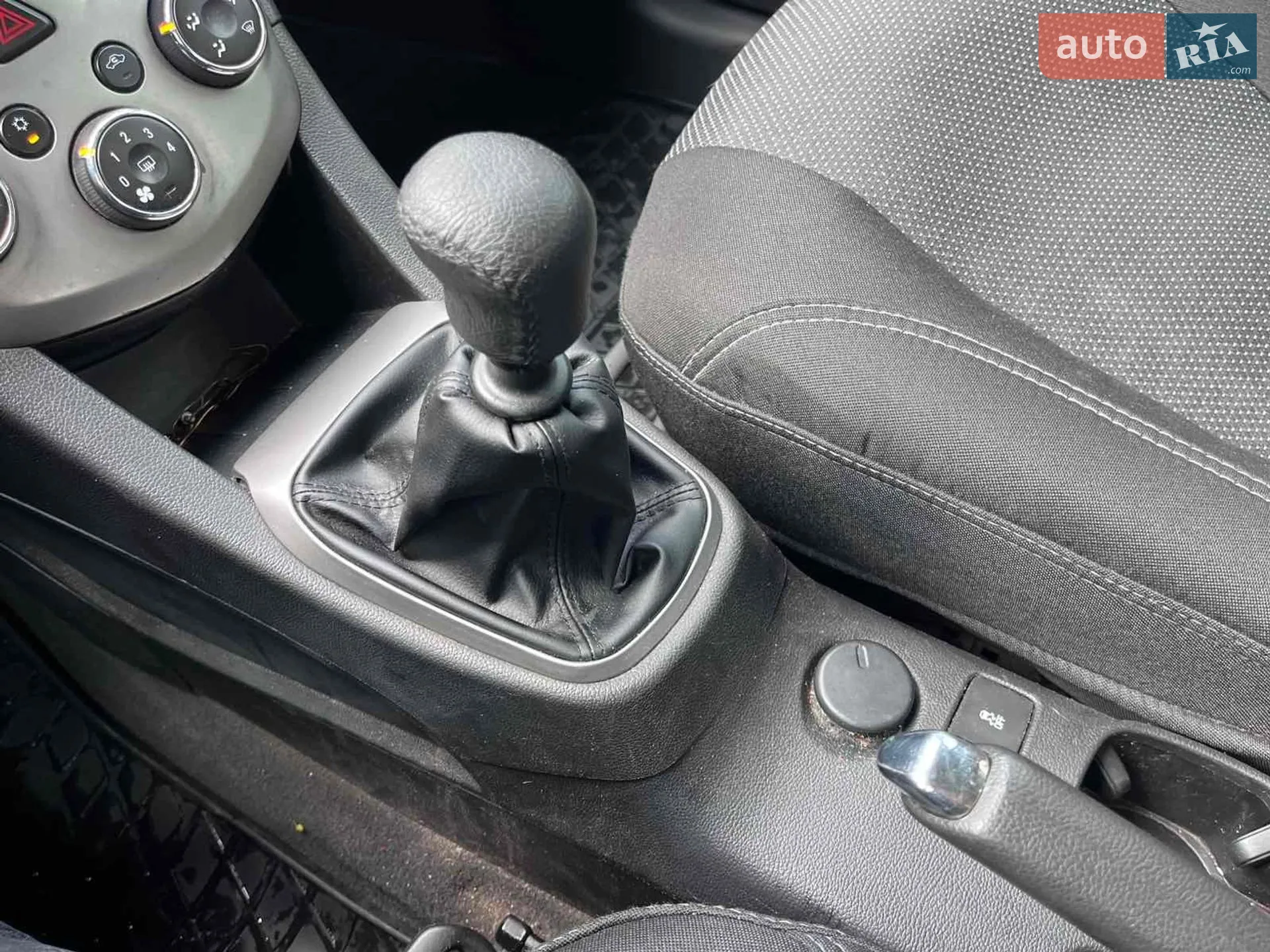 2012 Chevrolet Sonic - мініатюра 37