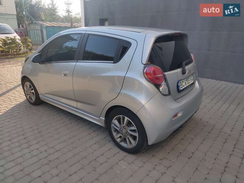 Хетчбек Chevrolet Spark EV 2016 в Львові