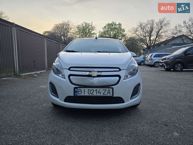 Хэтчбек Chevrolet Spark EV 2016 в 