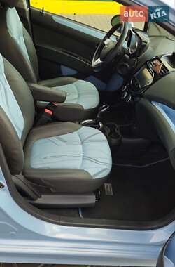 Хэтчбек Chevrolet Spark EV 2015 в 