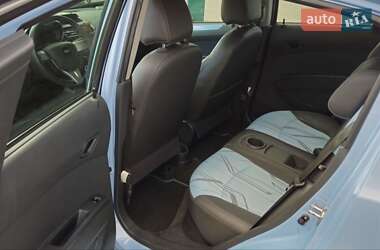 Хэтчбек Chevrolet Spark EV 2015 в 