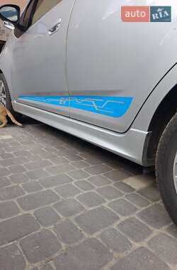 Хэтчбек Chevrolet Spark EV 2015 в 