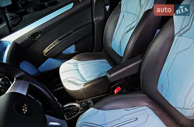 Хэтчбек Chevrolet Spark EV 2013 в 