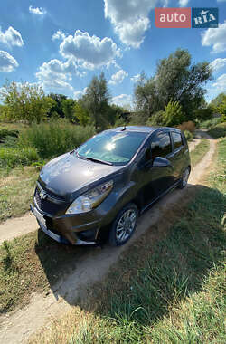 Хетчбек Chevrolet Spark EV 2013 в 