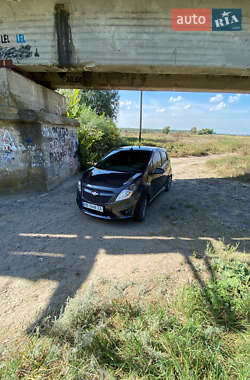 Хетчбек Chevrolet Spark EV 2013 в 