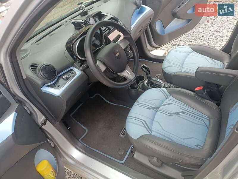 Хетчбек Chevrolet Spark EV 2016 в Рівному