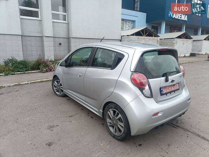 Хетчбек Chevrolet Spark EV 2016 в Рівному