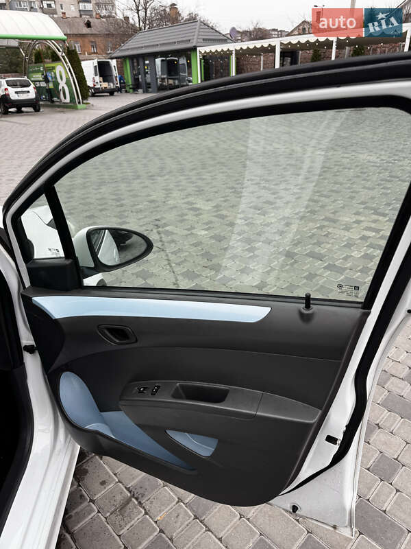 Хетчбек Chevrolet Spark EV 2013 в Кропивницькому