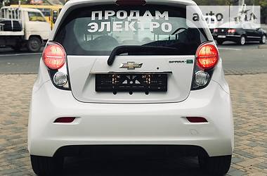 Хэтчбек Chevrolet Spark 2015 в 