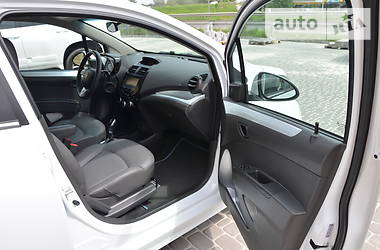 Хетчбек Chevrolet Spark 2015 в 