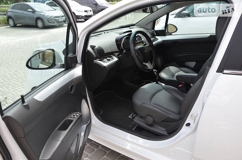 Хетчбек Chevrolet Spark 2015 в Харкові
