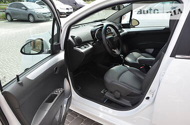 Хетчбек Chevrolet Spark 2015 в 