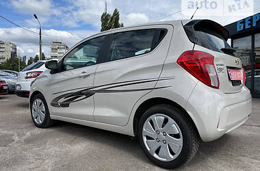 Хэтчбек Chevrolet Spark 2017 в Киеве