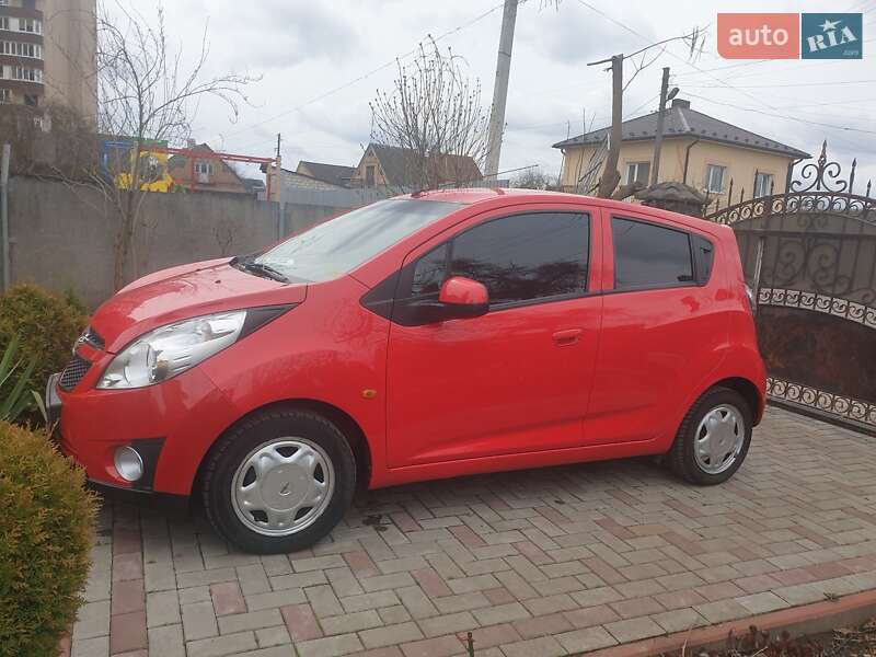 Хэтчбек Chevrolet Spark 2011 в Луцке