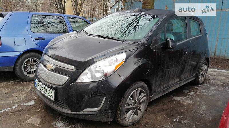 Хетчбек Chevrolet Spark 2015 в Дніпрі