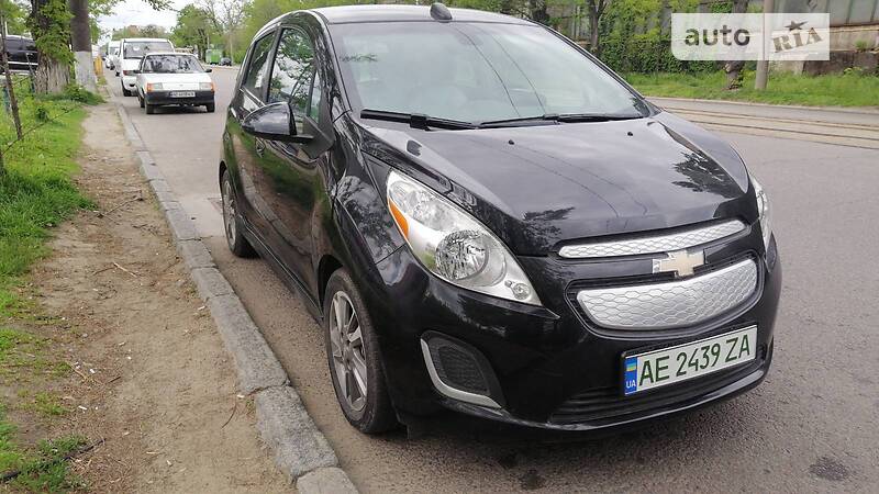 Хетчбек Chevrolet Spark 2015 в Дніпрі