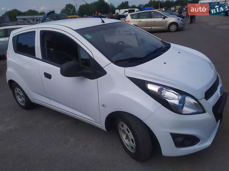Хэтчбек Chevrolet Spark 2014 в Хмельницком