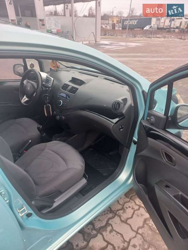 Хэтчбек Chevrolet Spark 2010 в Радехове