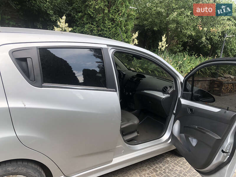 Хэтчбек Chevrolet Spark 2015 в Василькове