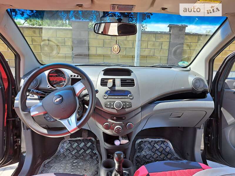 Хэтчбек Chevrolet Spark 2010 в Дубно