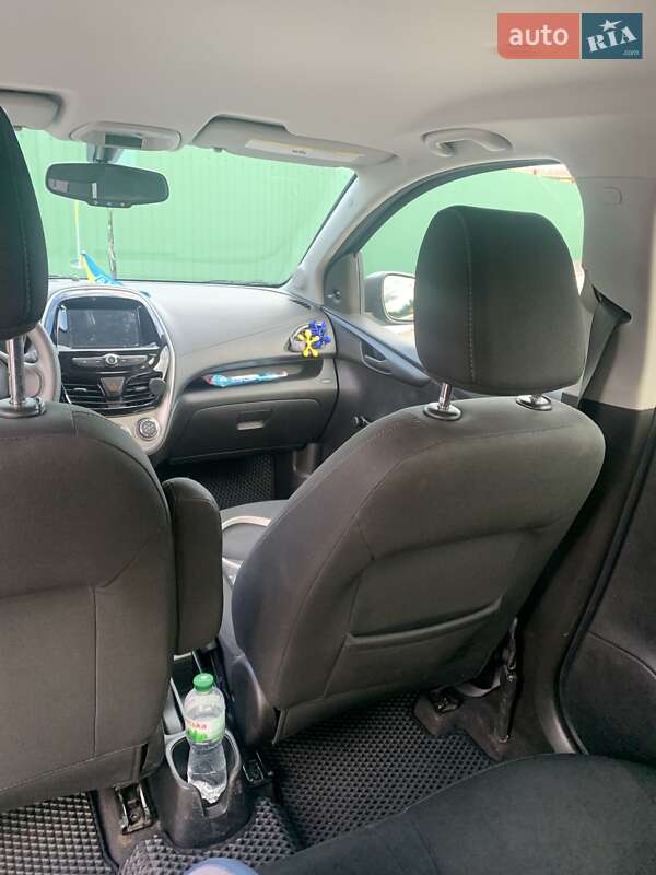 Хэтчбек Chevrolet Spark 2016 в Александрие