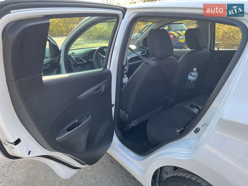 Хетчбек Chevrolet Spark 2018 в Дніпрі