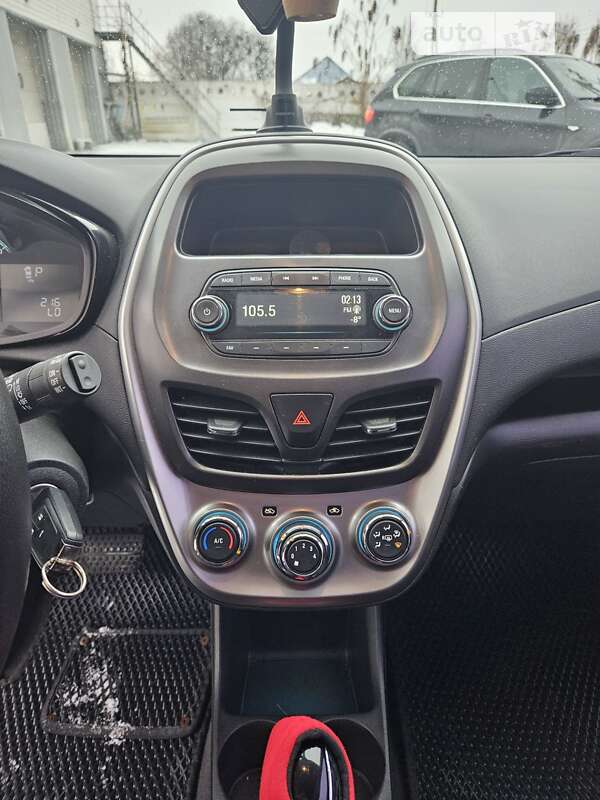 Хэтчбек Chevrolet Spark 2017 в Киеве