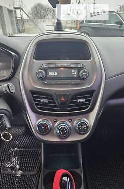 Хэтчбек Chevrolet Spark 2017 в 