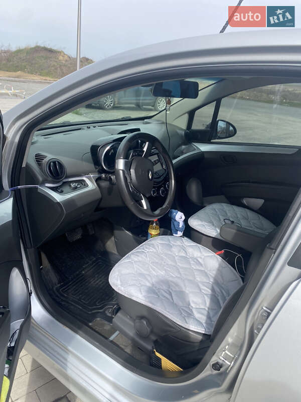 Хэтчбек Chevrolet Spark 2016 в Ровно