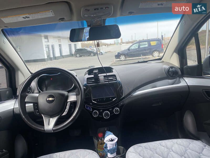 Хэтчбек Chevrolet Spark 2016 в Ровно