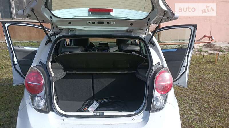 Хэтчбек Chevrolet Spark 2015 в Киеве