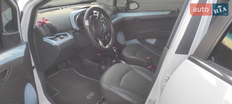 Хэтчбек Chevrolet Spark 2014 в Днепре