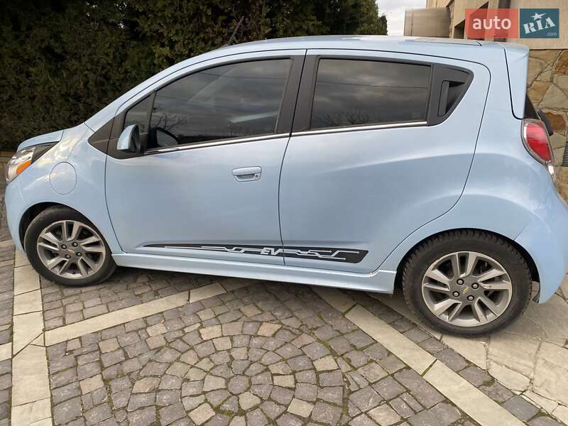 Хетчбек Chevrolet Spark 2016 в Львові