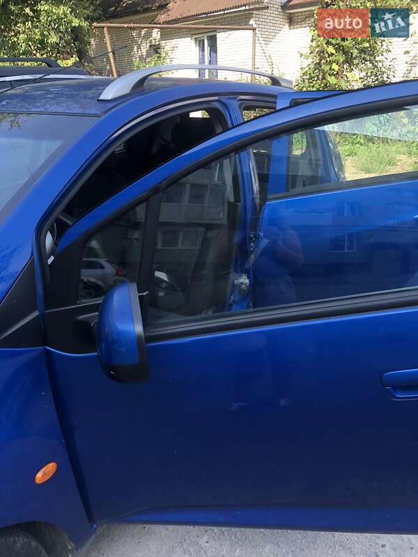 Хэтчбек Chevrolet Spark 2010 в Владимире