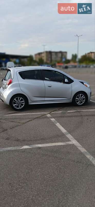 Хетчбек Chevrolet Spark 2016 в Кривому Розі