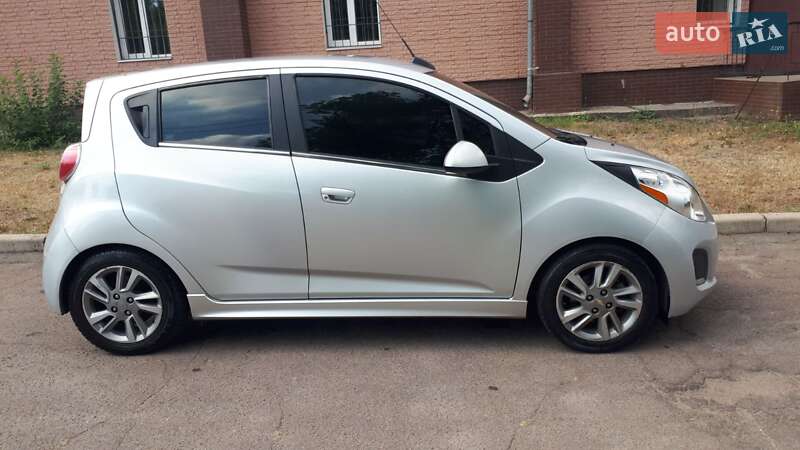 Хетчбек Chevrolet Spark 2016 в Кривому Розі