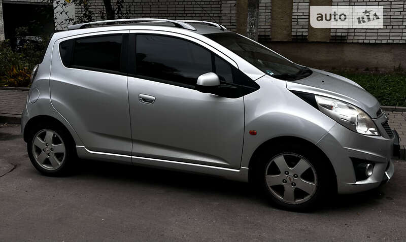 Хэтчбек Chevrolet Spark 2011 в Львове