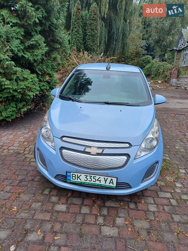 Хэтчбек Chevrolet Spark 2015 в 