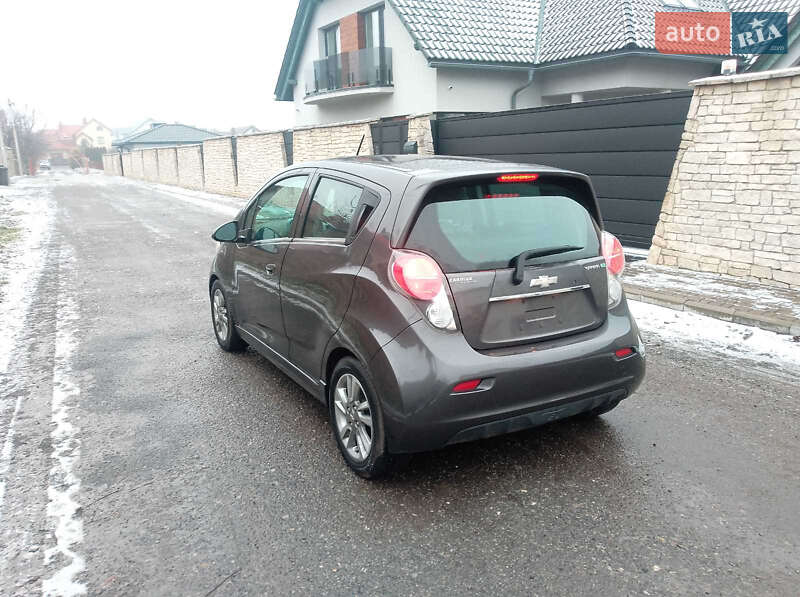 Хэтчбек Chevrolet Spark 2014 в Тернополе